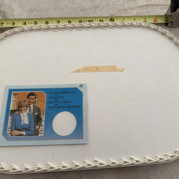 British Royal Family Memorabilia including Diana & Charles Wedding Tray - Picture 4 of 8
